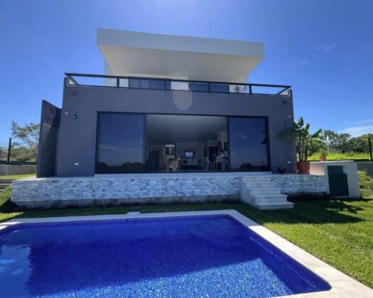 HERMOSA CASA EN VENTA EN EL RES. ENCANTO COUNTRY CLUB, LA LIBERTAD